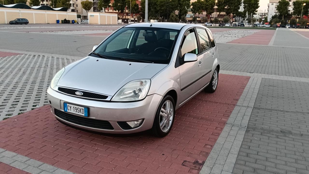 FORD FIESTA 1.2 BENZ -2005