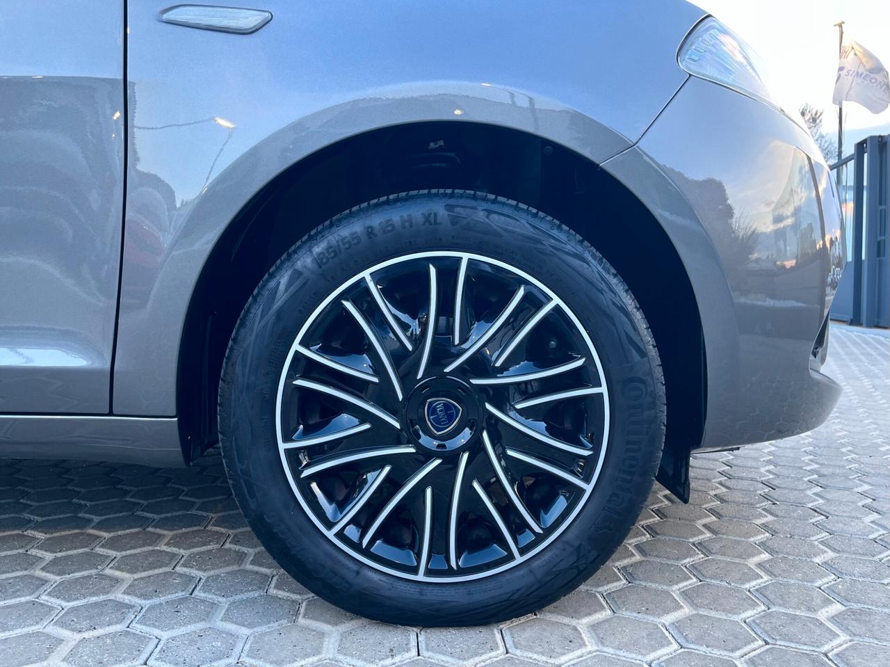 Lancia Ypsilon 1.0 FireFly 5 porte S&S Hybrid Gold
