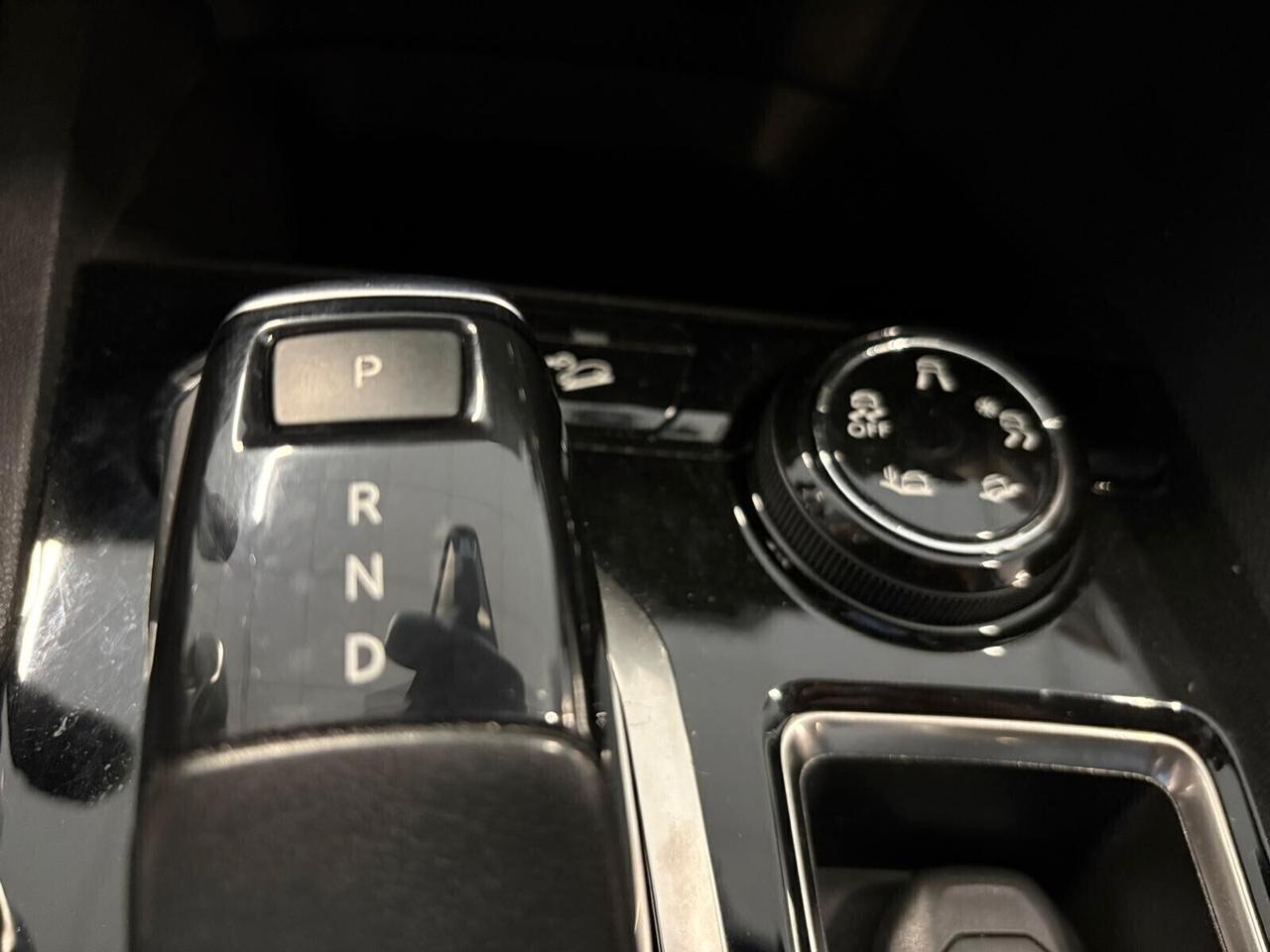 Peugeot 3008 ALLURE BlueHDi 130 EAT8 SPOTICAR