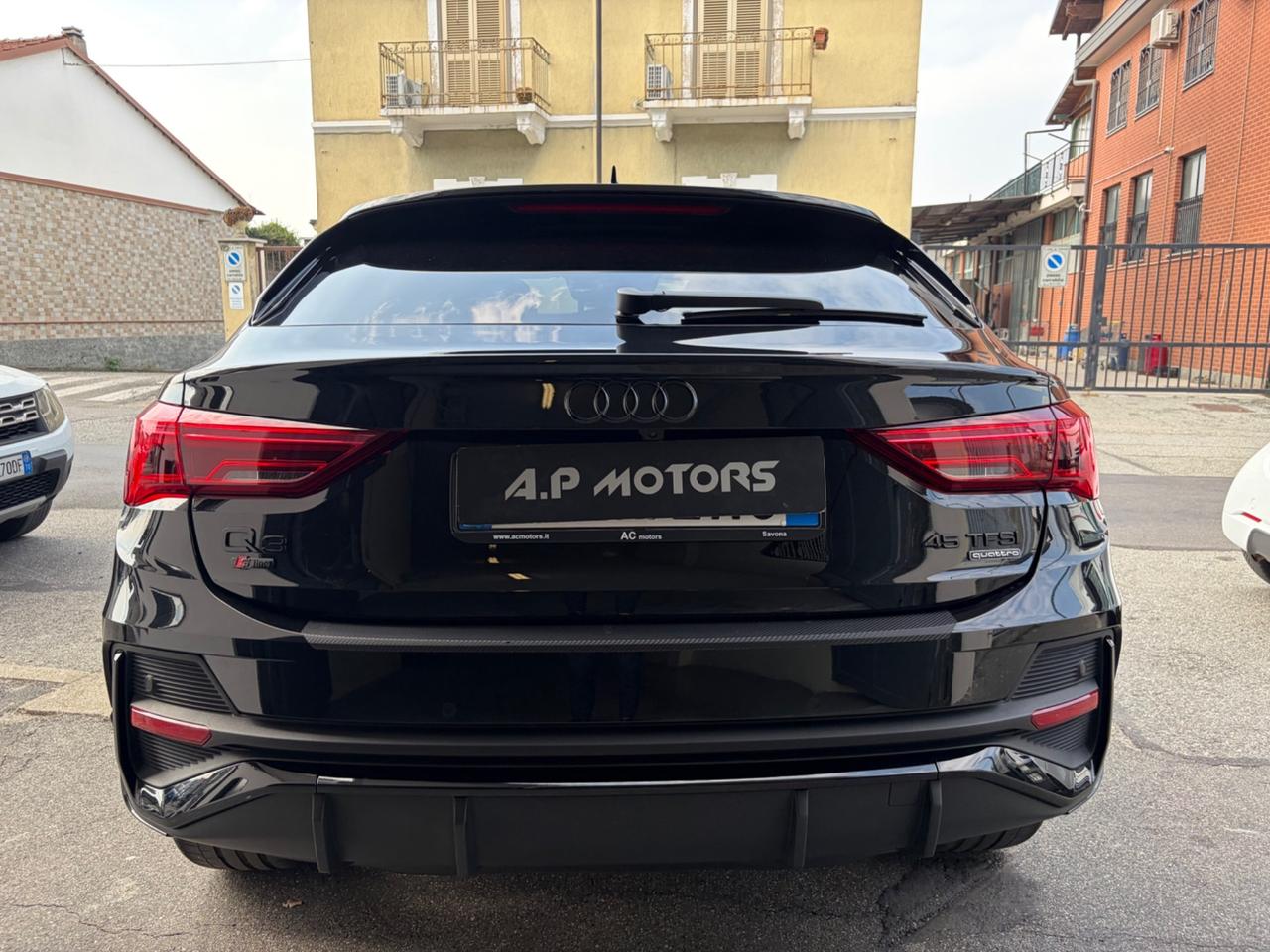 Audi Q3 SPB 45 TFSI quattro S tronic Identity Black