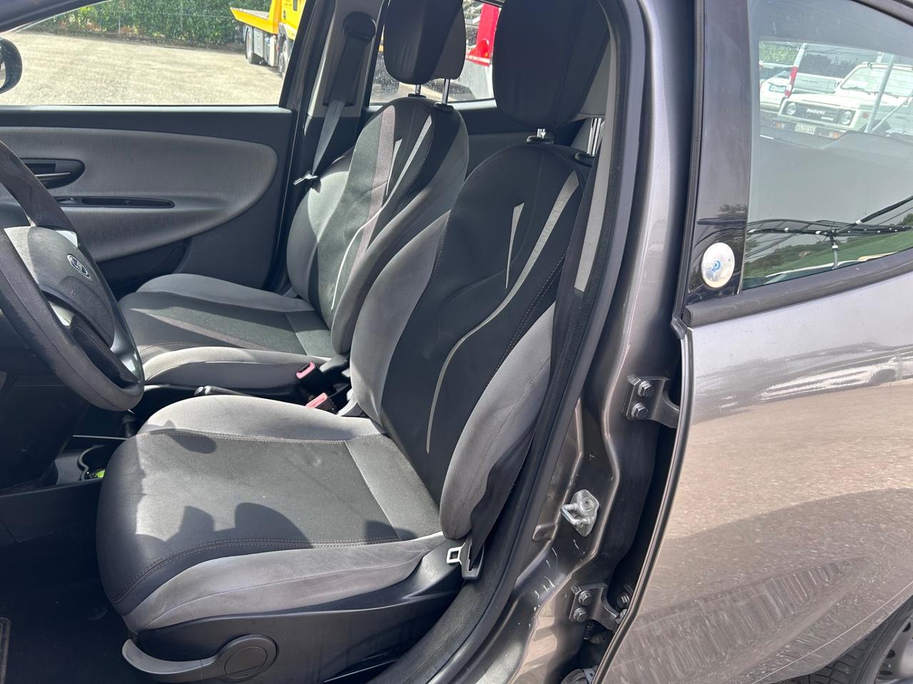 Lancia Ypsilon 0.9 TwinAir 85 CV 5 porte Metano Ecochic Gold