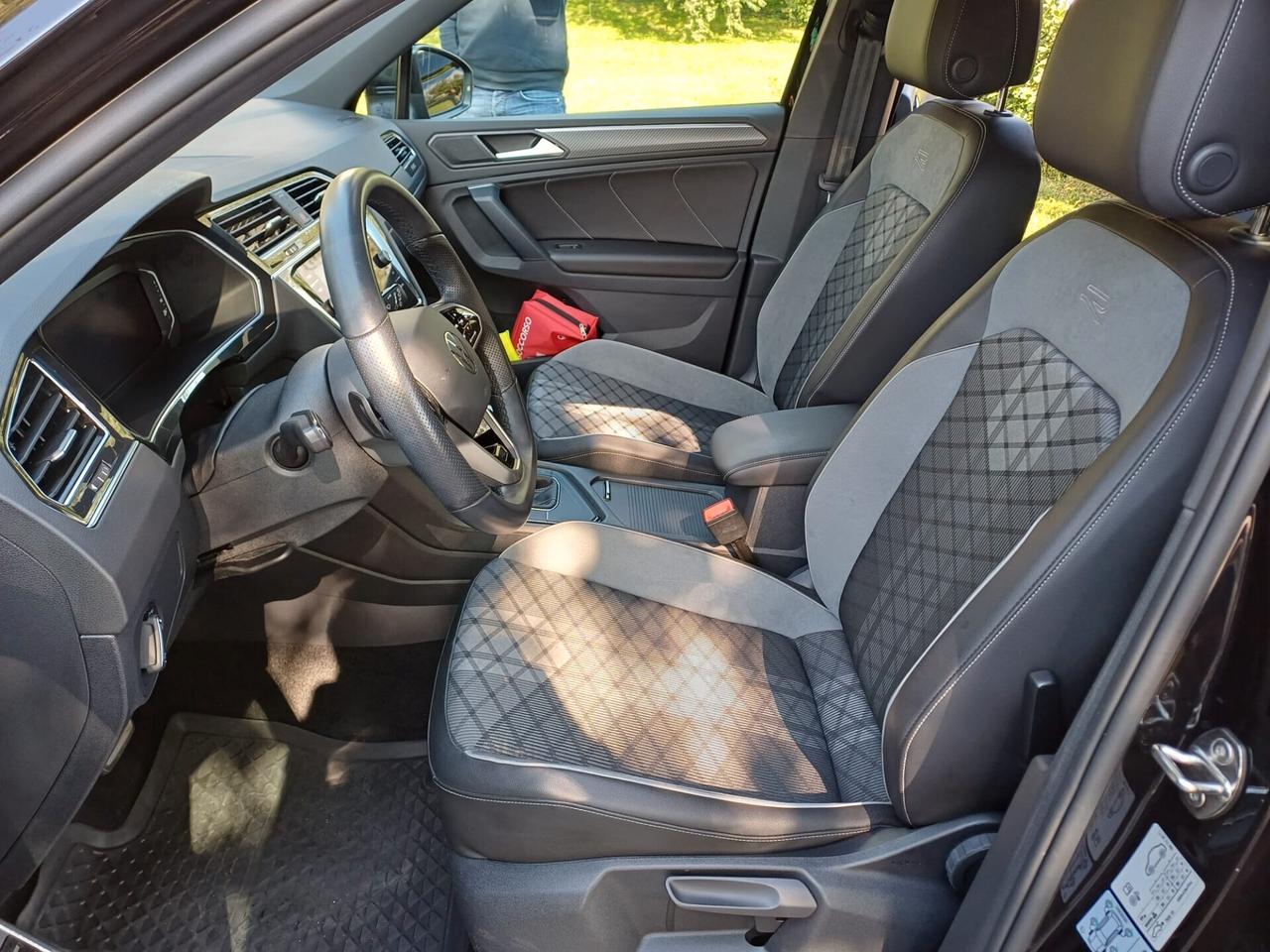 Volkswagen Tiguan 2.0 TDI 150 cv SCR DSG R-Line