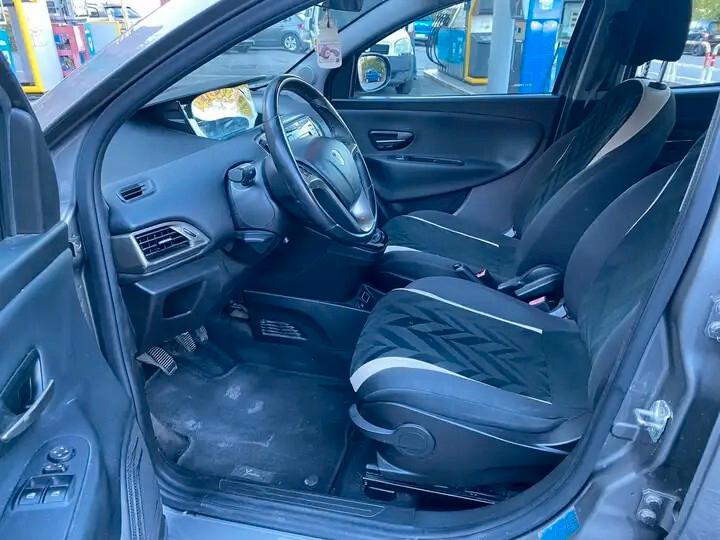 Lancia Ypsilon 1.3 MJT Gold