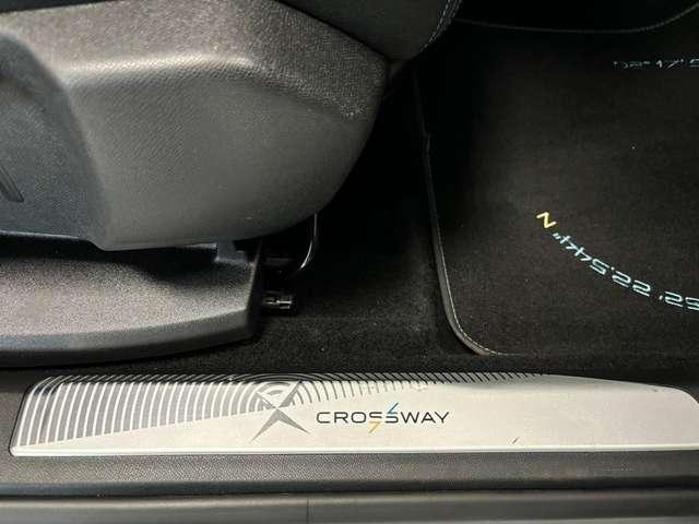 Peugeot 3008 Crossway 48°52'22.544" N 02°17'58.805"E