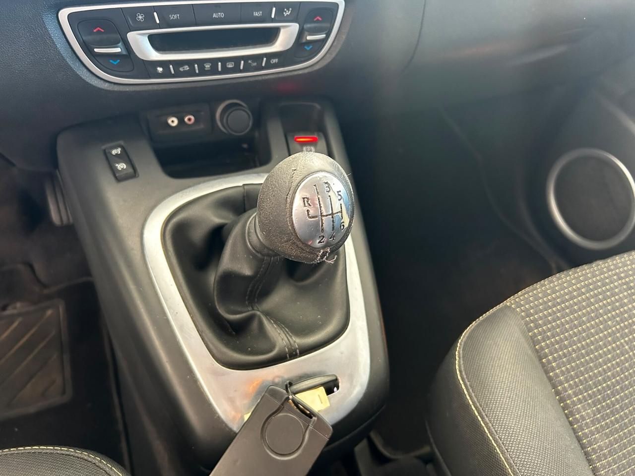 Renault Scénic 1.5 dCi 7 POSTI 2010