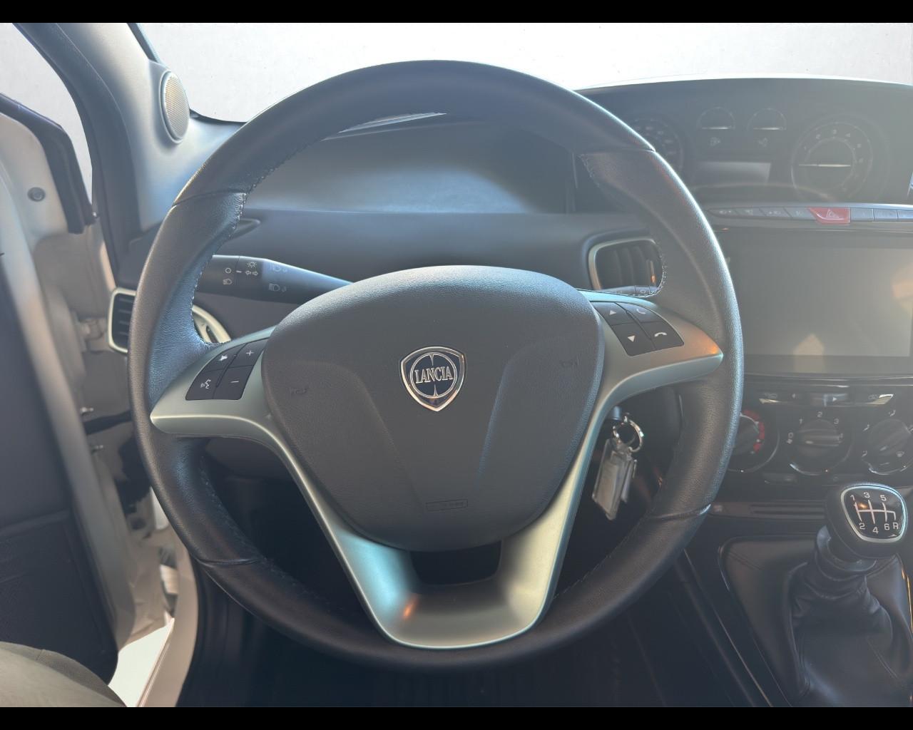 LANCIA Ypsilon 3ª serie - Ypsilon 1.0 FireFly 5 porte S&S Hybrid Platino