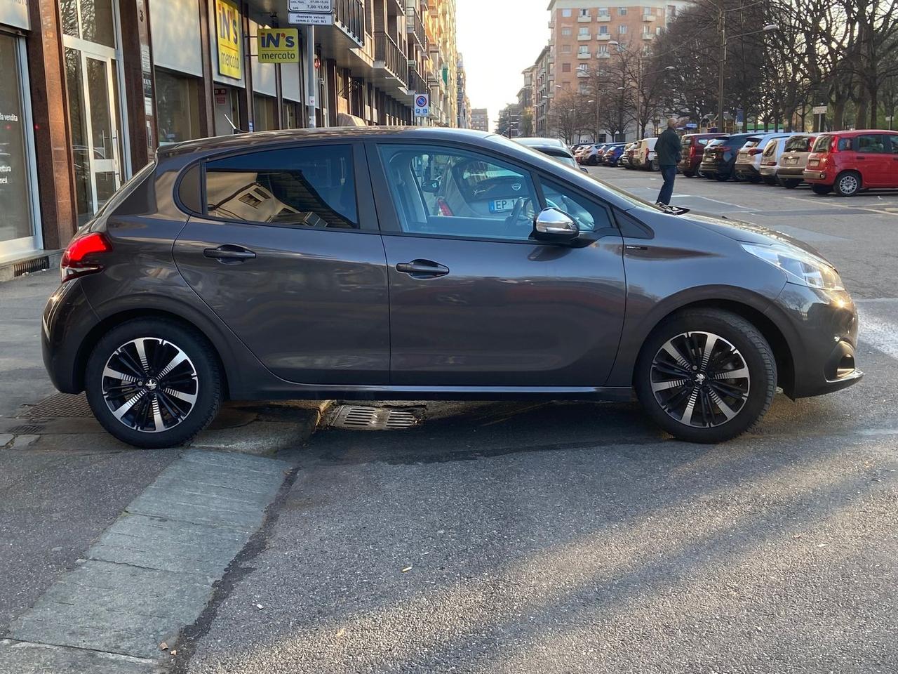 Peugeot 208 Signature 1.2 PureTech #9979