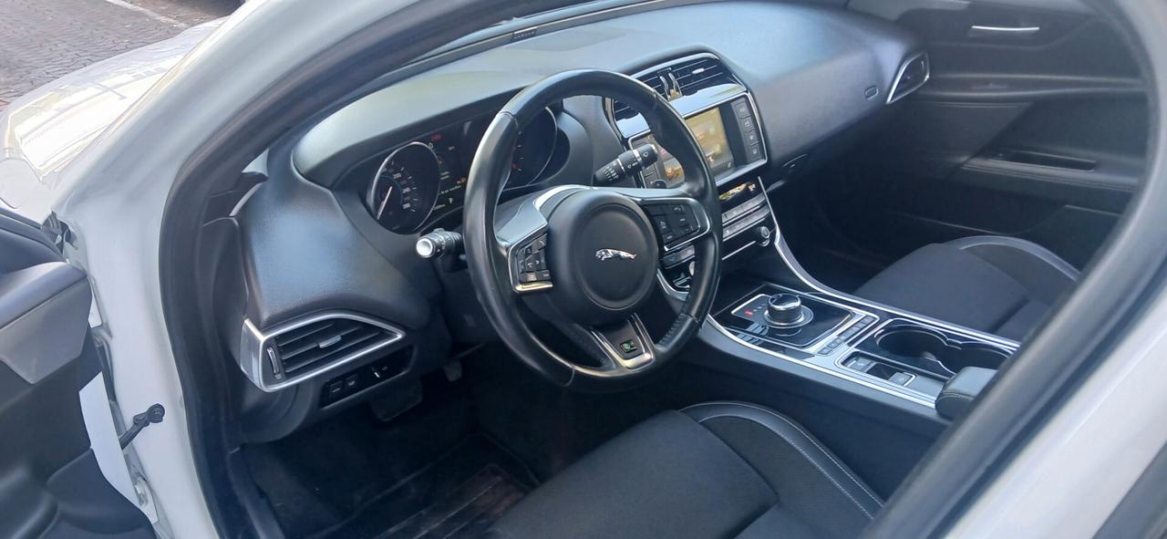 Jaguar XE 2.0 D Turbo 180 CV AWD aut. R-Sport