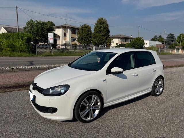 Volkswagen Golf 1.6 TDI DPF DSG 5p. Highline-R LINE