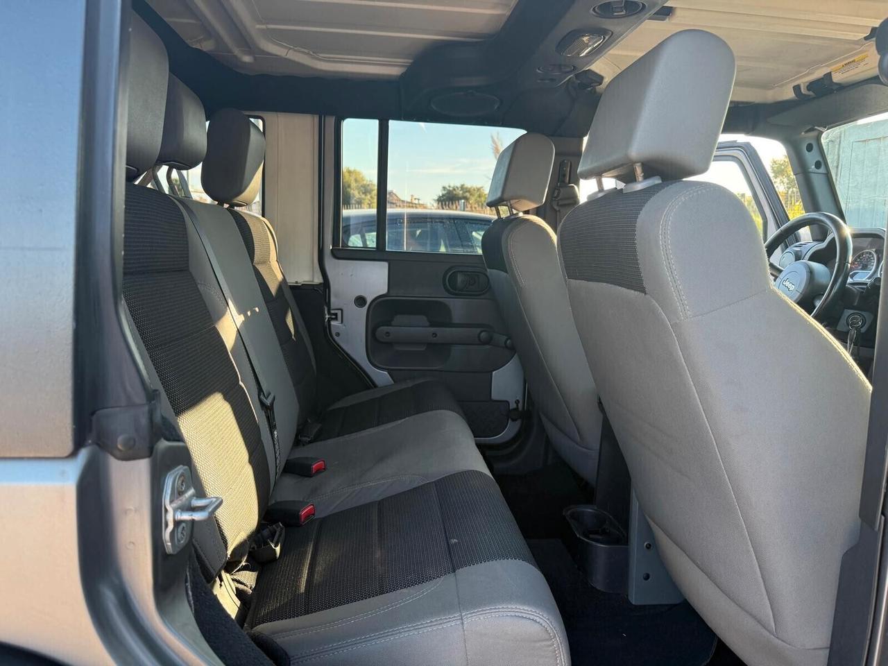 Jeep Wrangler Unlimited 2.8 CRD Sport Auto