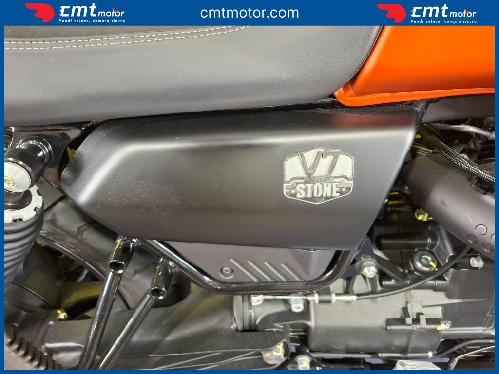 Moto Guzzi V7 - 2023