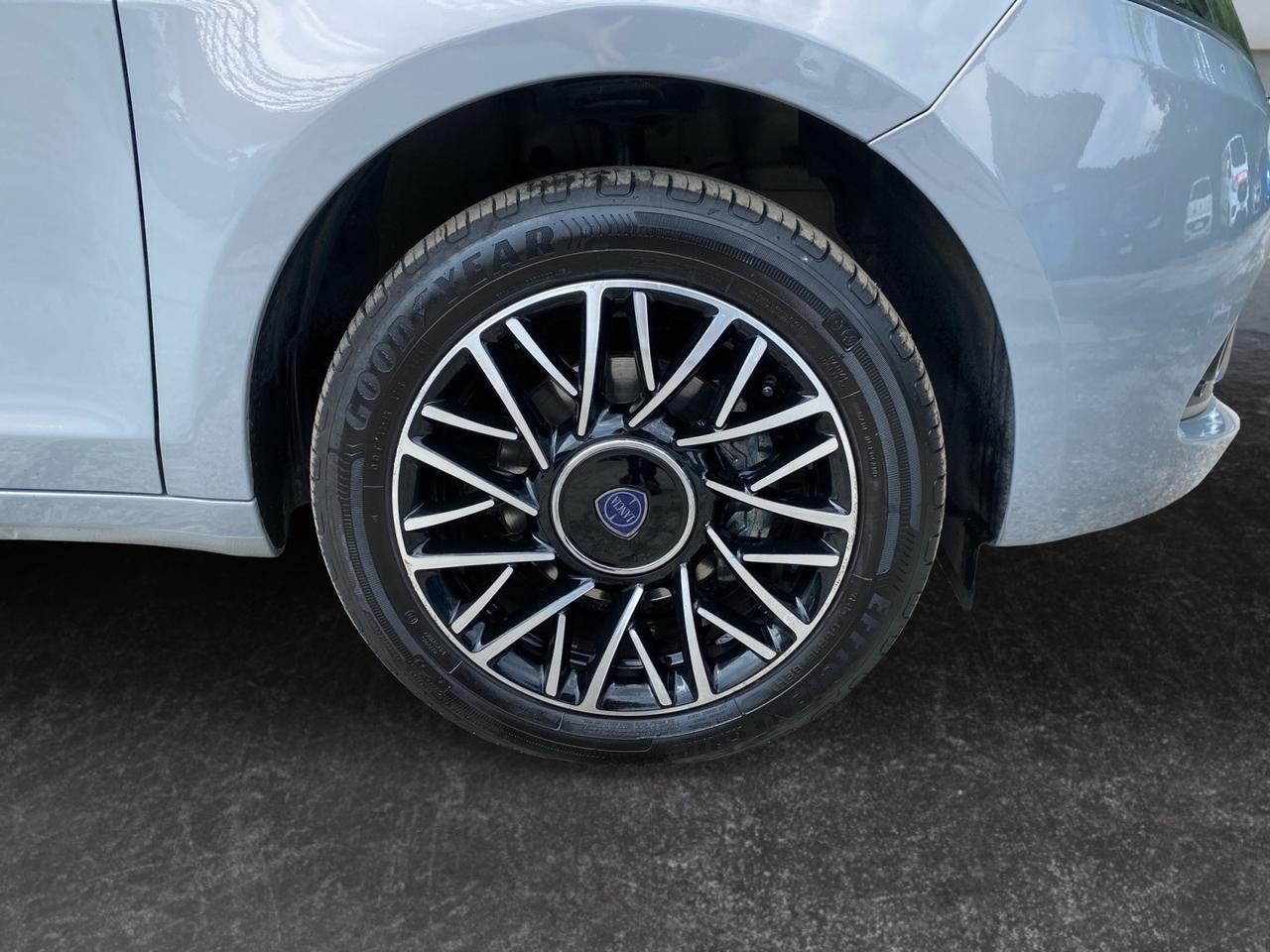 LANCIA Ypsilon III 2021 - Ypsilon 1.0 firefly hybrid Gold s&s 70cv