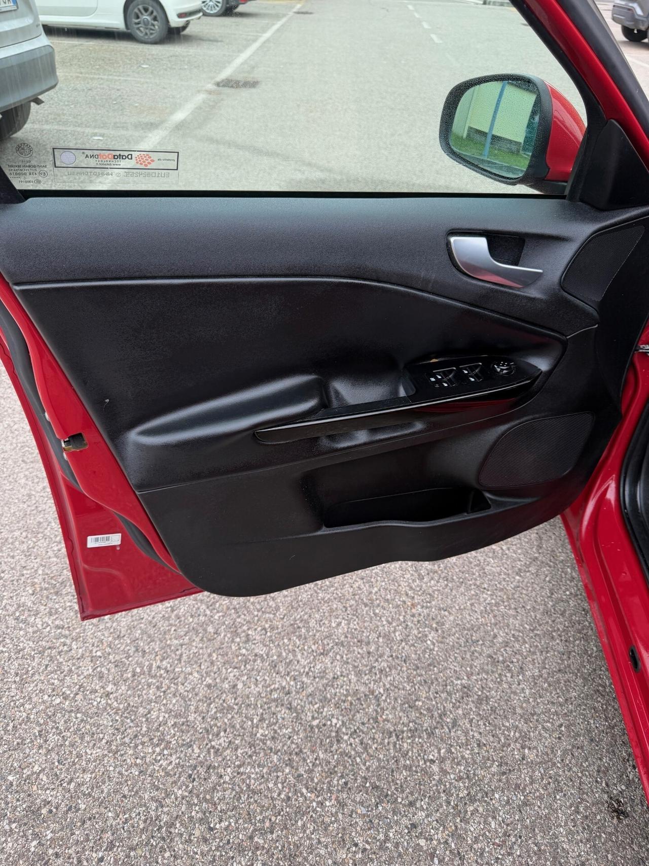 Alfa Romeo Giulietta 2.0 JTDM - PELLE - 12 MESI DI GARANZIA -