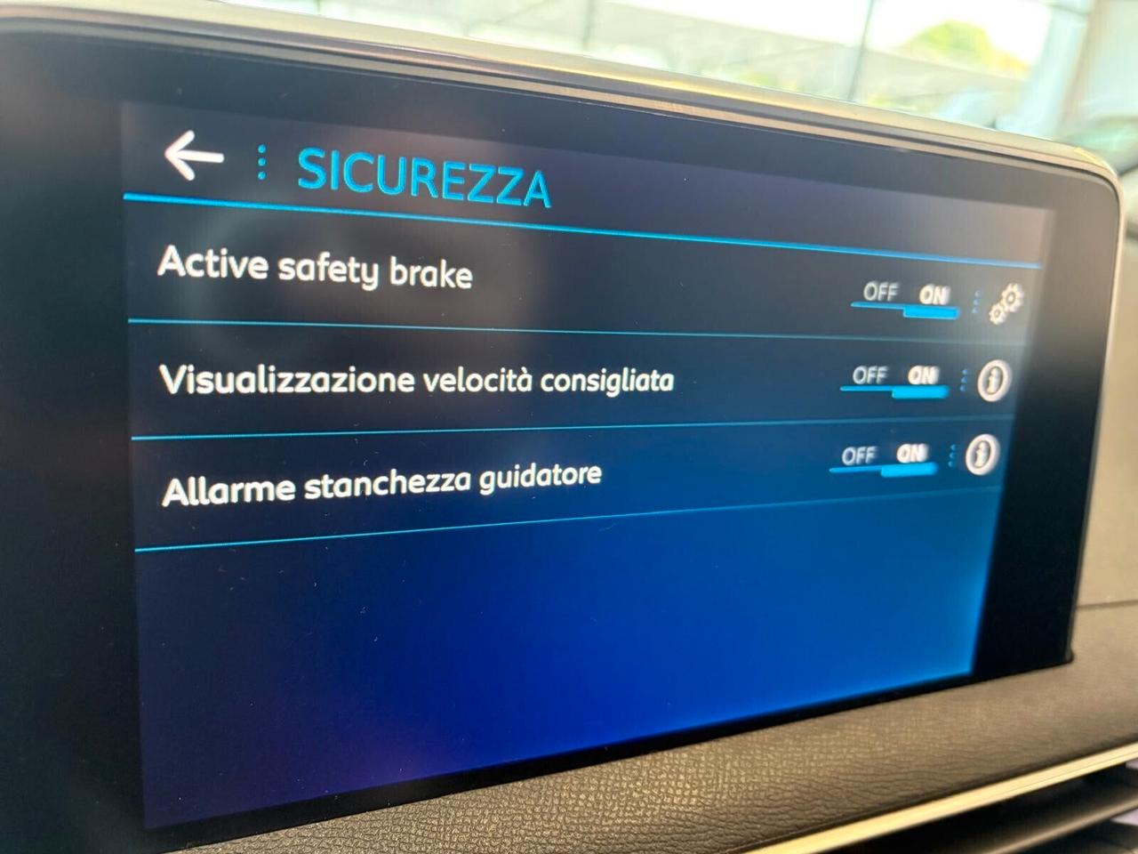 Peugeot 3008 ALLURE BlueHDi 130 6mt SPOTICAR