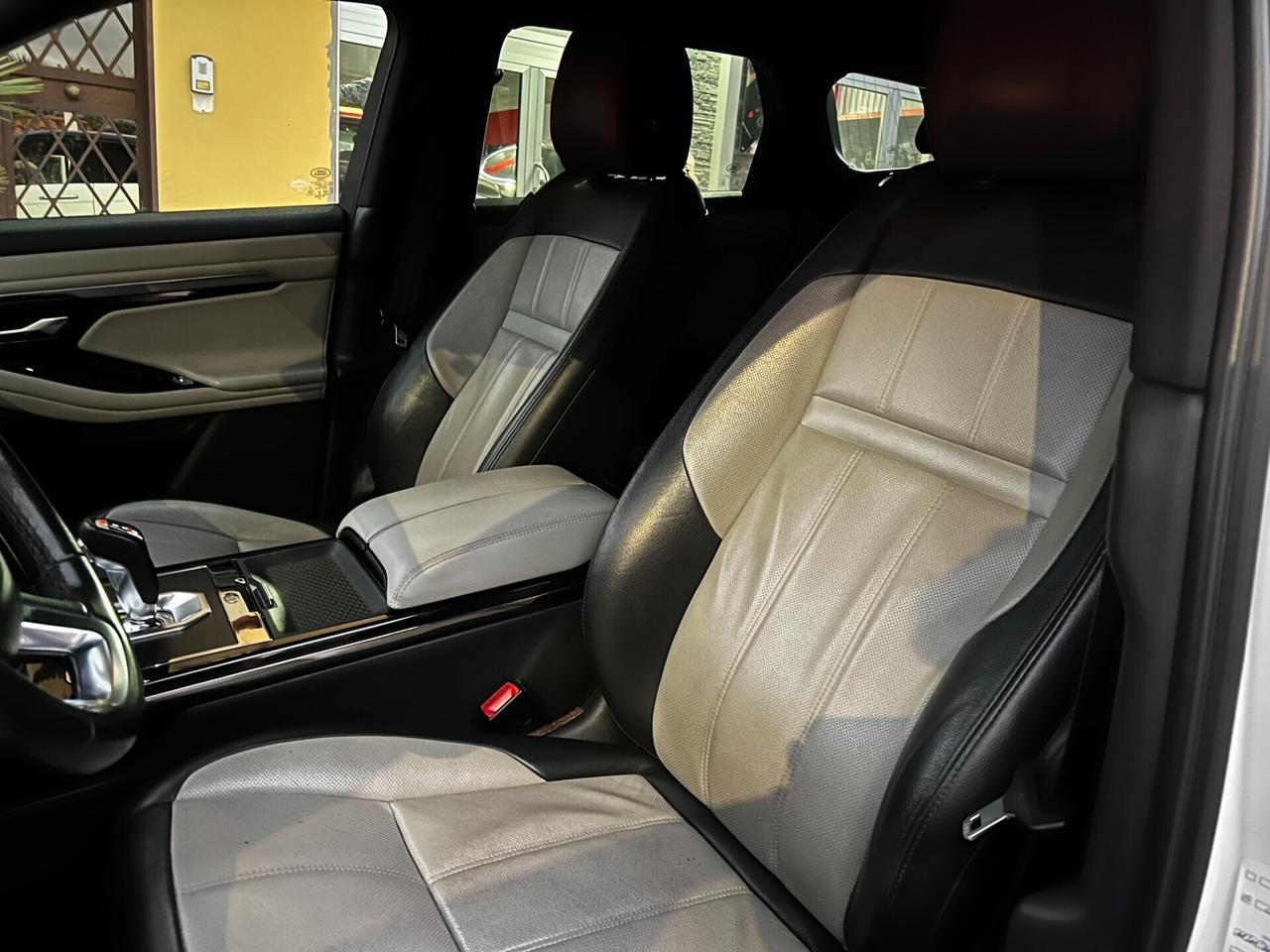 Land Rover Range Evoque 2.0D 150-R-Dynamic-2019-FULL