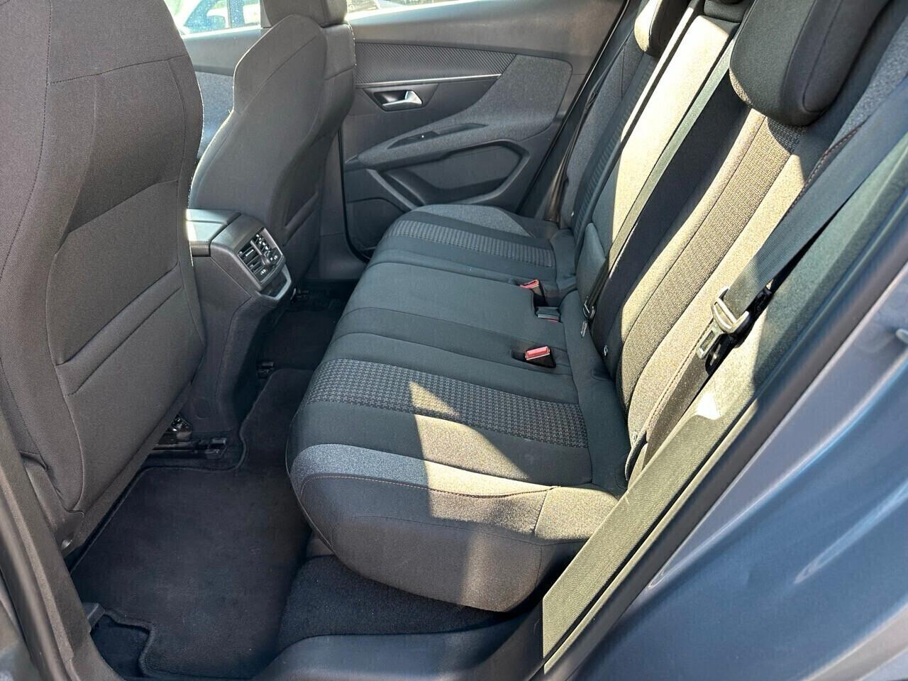 Peugeot 3008 BlueHDi 130 S&S EAT8 Active Business