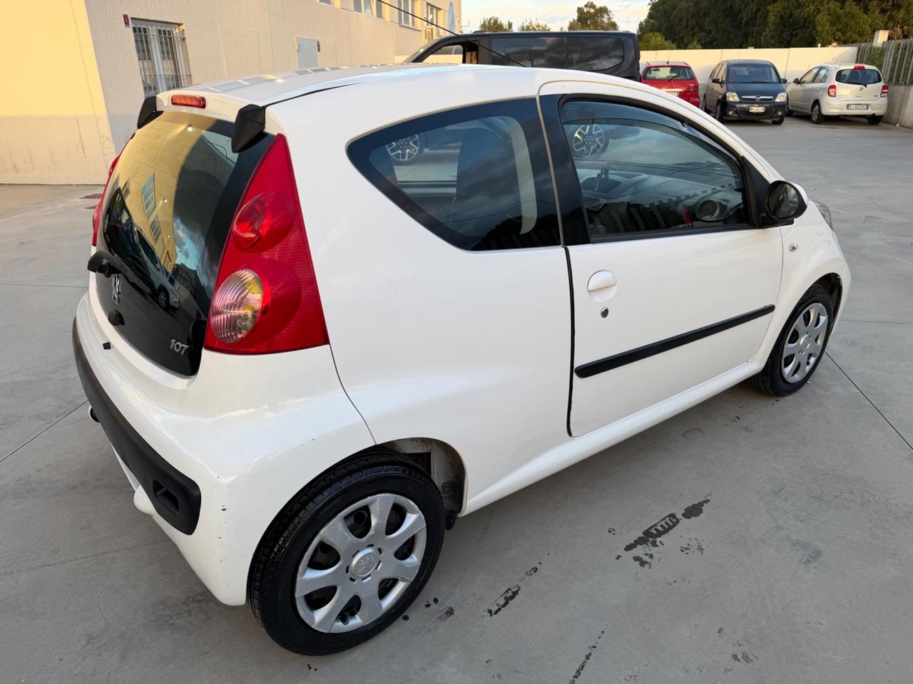 Peugeot 107 1.0 68CV 3p. “75 Mila Km” 2011