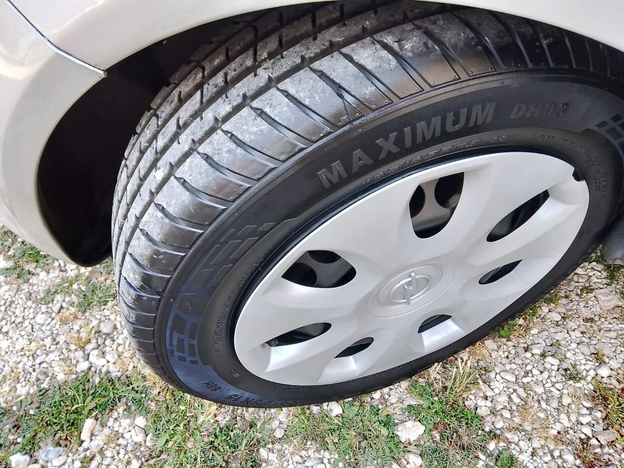 Opel Corsa 1.2 80CV 5 porte GPL ANNO 2010