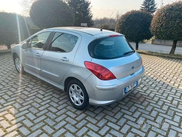 Peugeot 308 1.6 8V e-HDi 112CV Stop&Start robotiz. 5p. Allure