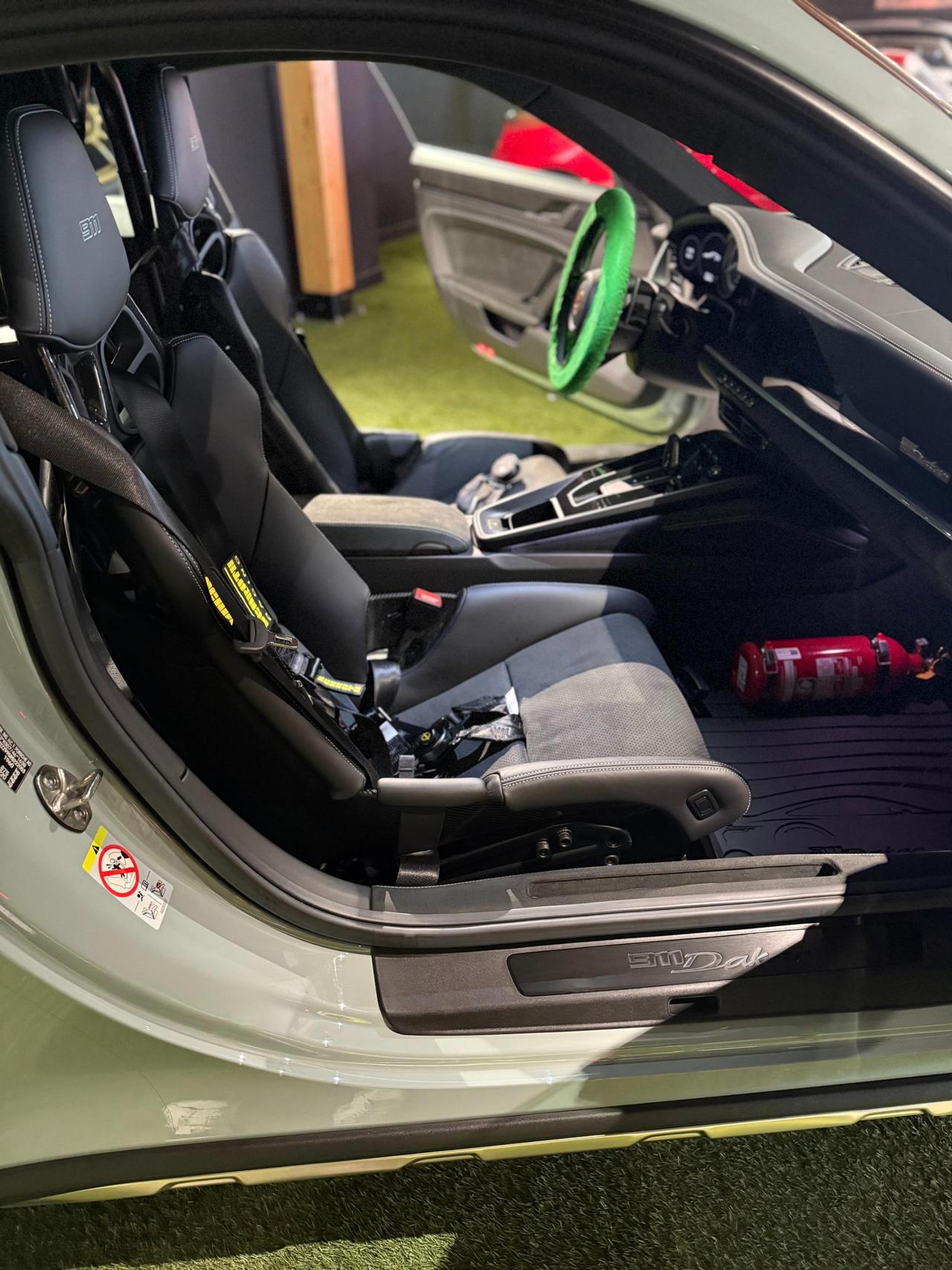 Porsche 911 Coupe 3.0 Dakar auto