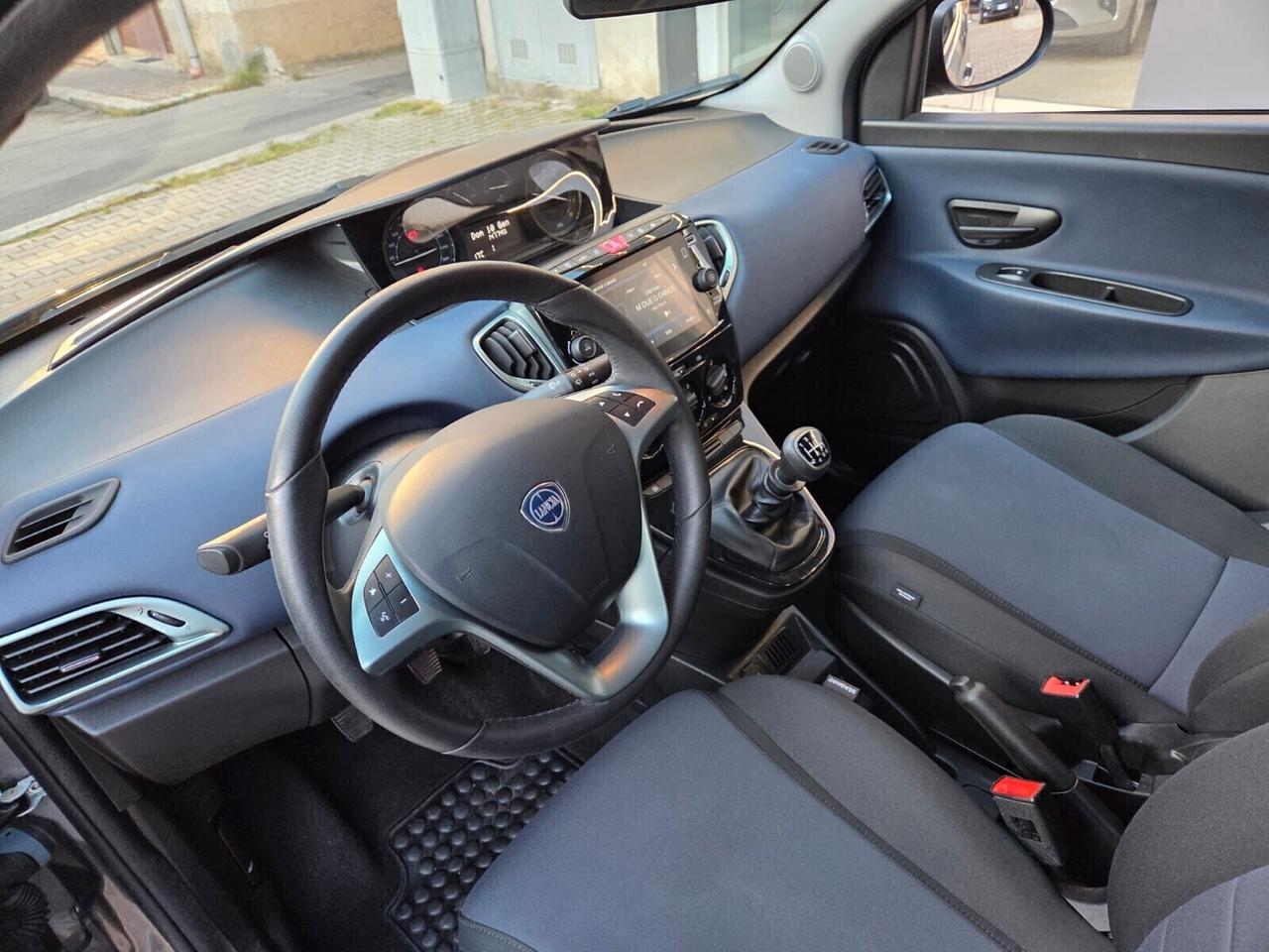 Lancia Ypsilon 1.0 Hybrid 5 porte S&S Platino