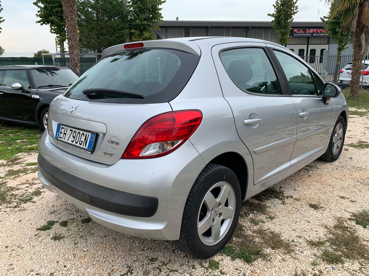 Peugeot 207 1.4 8V 75CV 5p. Sweet Years