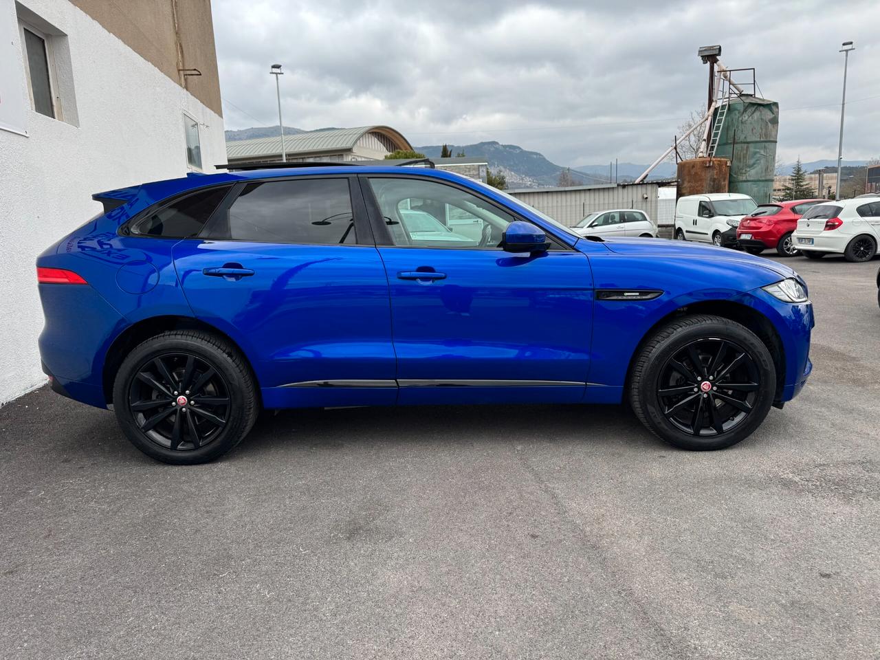 Jaguar F-Pace 2.0 D 180 CV aut. R-Sport