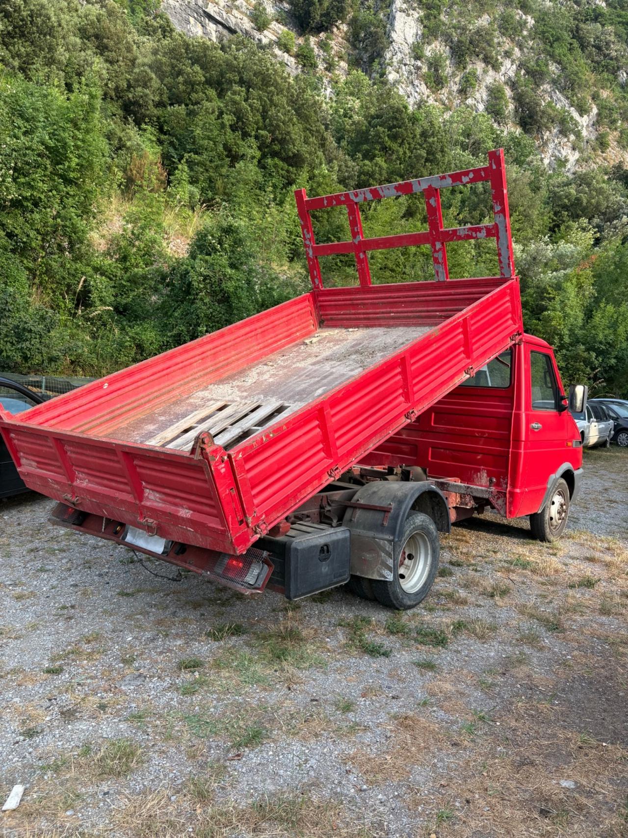 Iveco 35.10 ribaltabile trilaterale