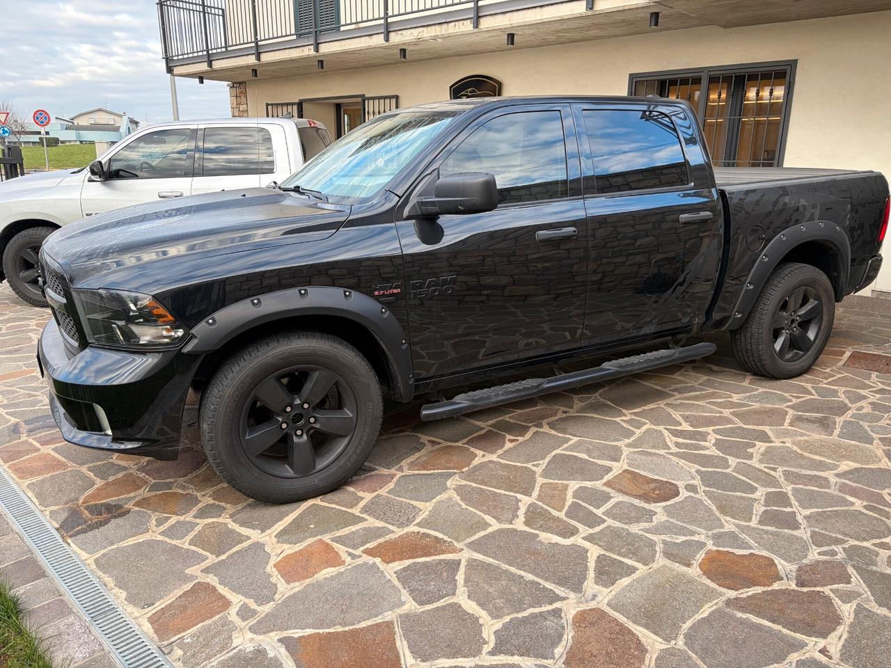 Dodge RAM 1500 HEMI 5.7 V8
