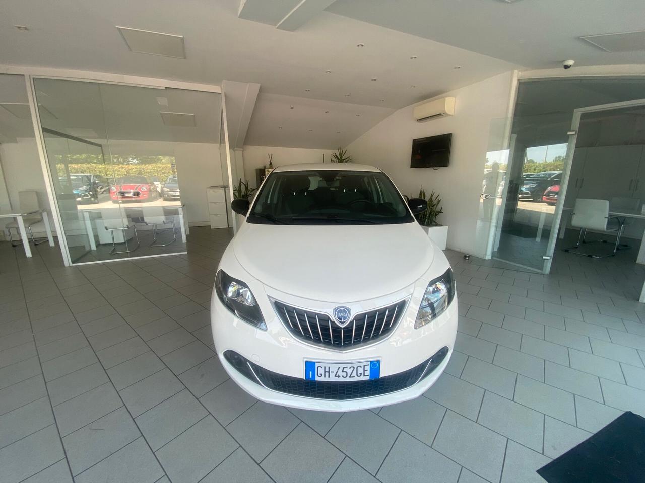 Lancia Ypsilon 1.0 FireFly 5 porte S&S Hybrid Ecochic Silver
