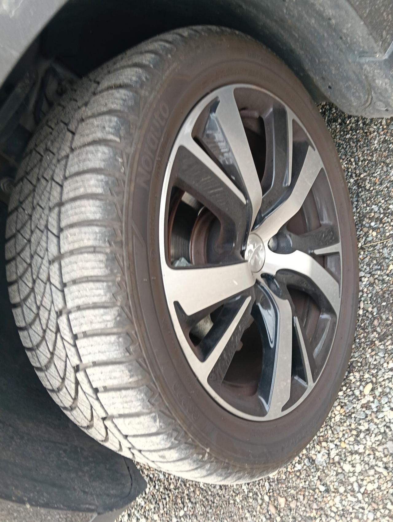 Peugeot 2008 BlueHDi 100 Allure
