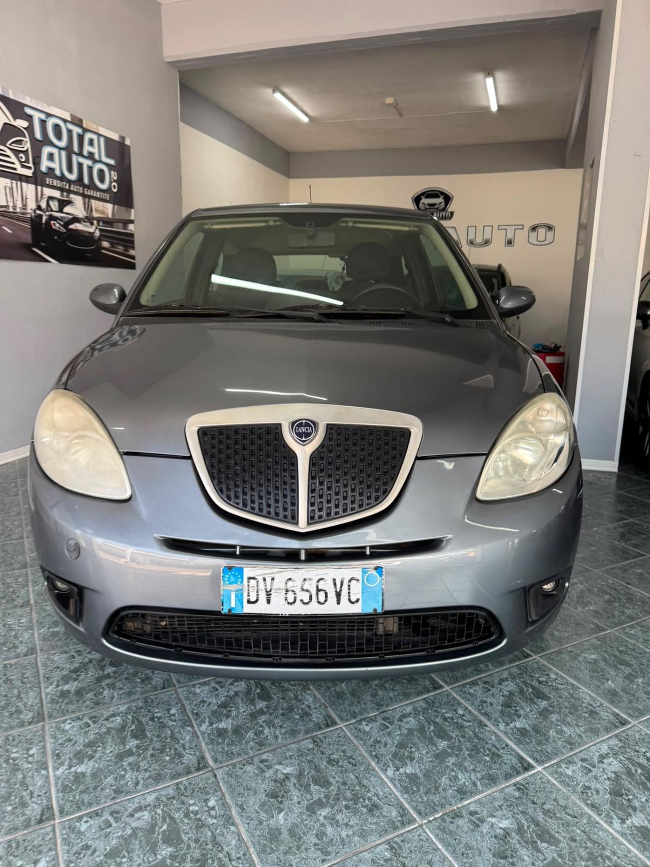 Lancia Ypsilon 1.3 MJT 75 CV Argento