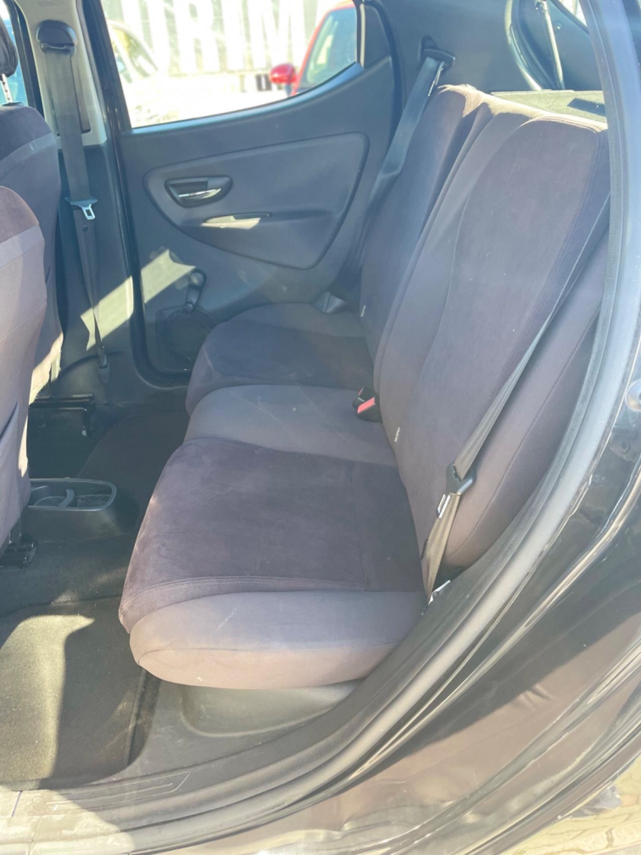 Lancia Ypsilon 1.3 MJT 16V 95 CV 5 porte S&S Black&Red