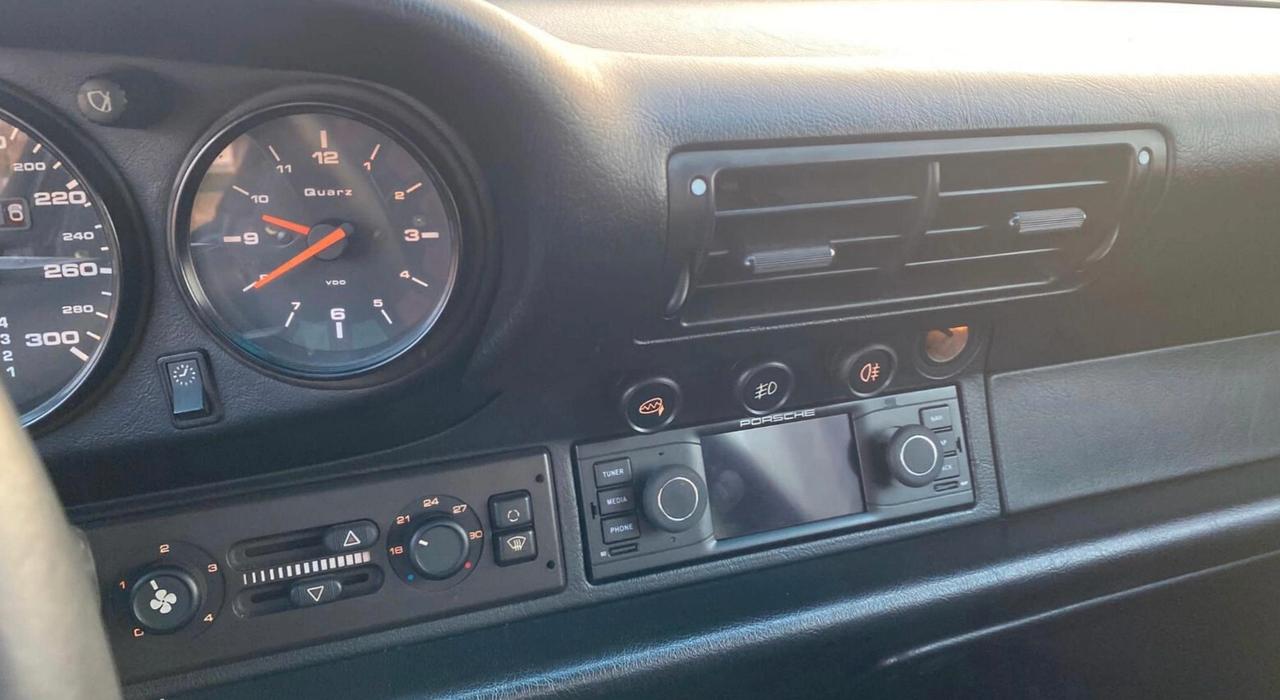Porsche 993 Carrera 2 Cabriolet