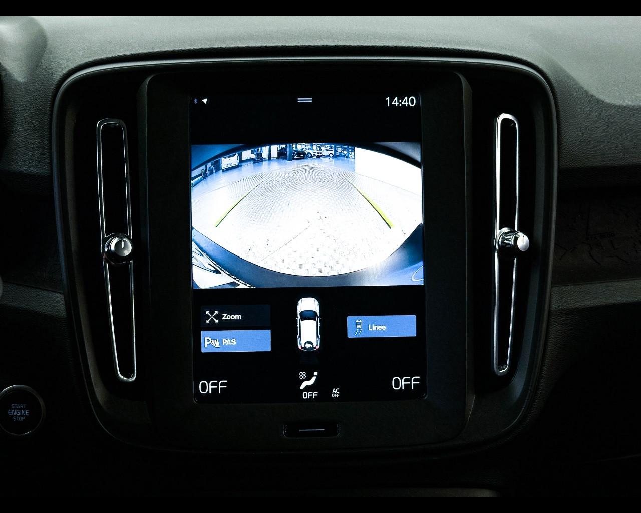 VOLVO XC40 T2 Momentum Core