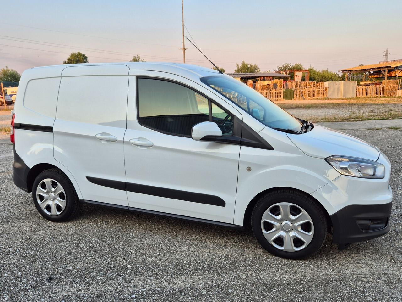 Ford Transit Courier 1.5 TDCi 95CV Van Trend