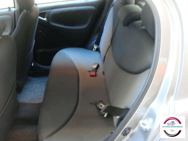 TOYOTA - Yaris - 1.3i 16V Sol * km 36000*