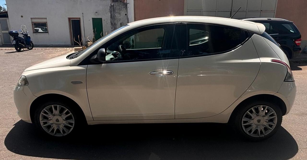 Lancia Ypsilon 1.2 69 CV 5 porte GPL Ecochic Silver