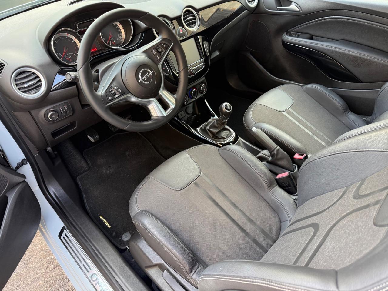 Opel Adam 1.2 70 CV Black Jack
