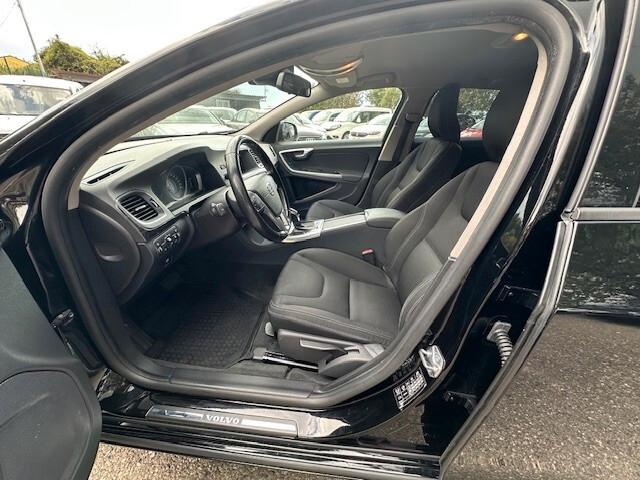 Volvo V60 D2 1.6 Powershift R-design Kinetic