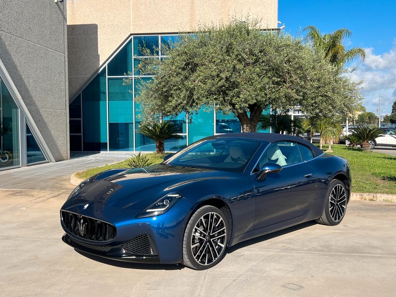 Maserati GranCabrio V6 490 CV AWD possibilità noleggio no scoring