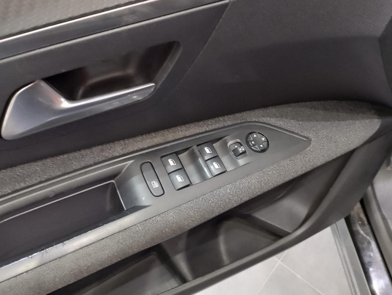 Peugeot 3008 BlueHDi 130 S&S Business