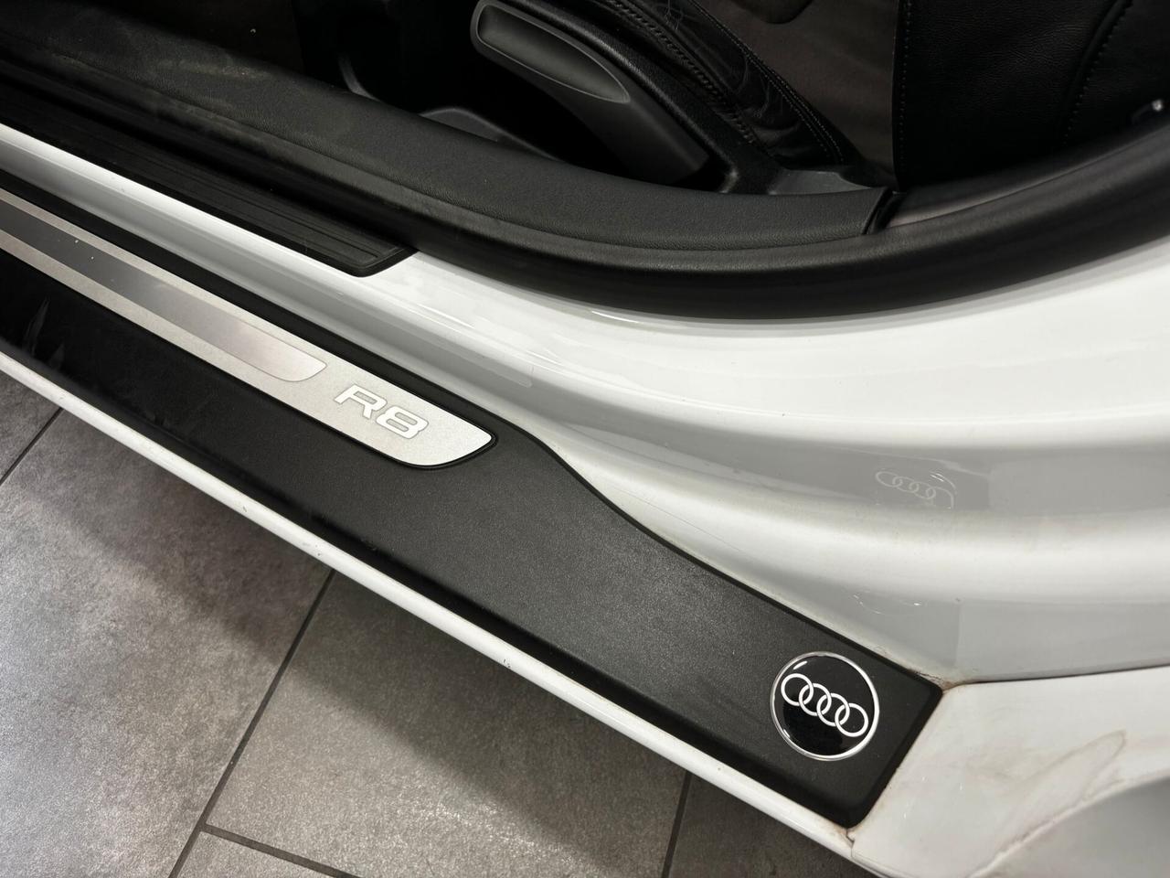 AUDI R8 V8 COUPE' 4.2 430CV R-TRONIC