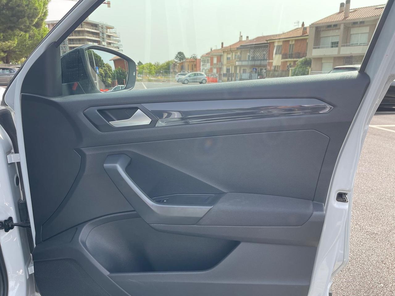 Volkswagen T-Roc 2.0 TDI Advanced #12150