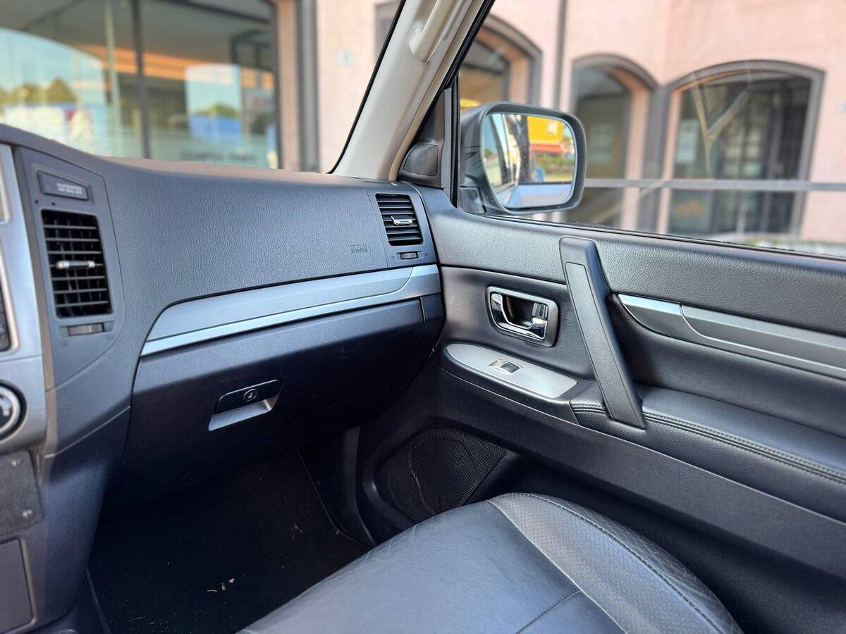 Mitsubishi Pajero 5 Porte Pajero 3.2 CR Invite 5p