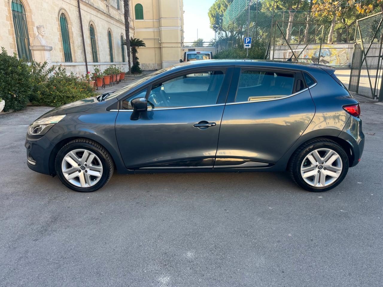 Renault Clio dCi 8V 90CV EDC Start&Stop 5 porte Energy Intens