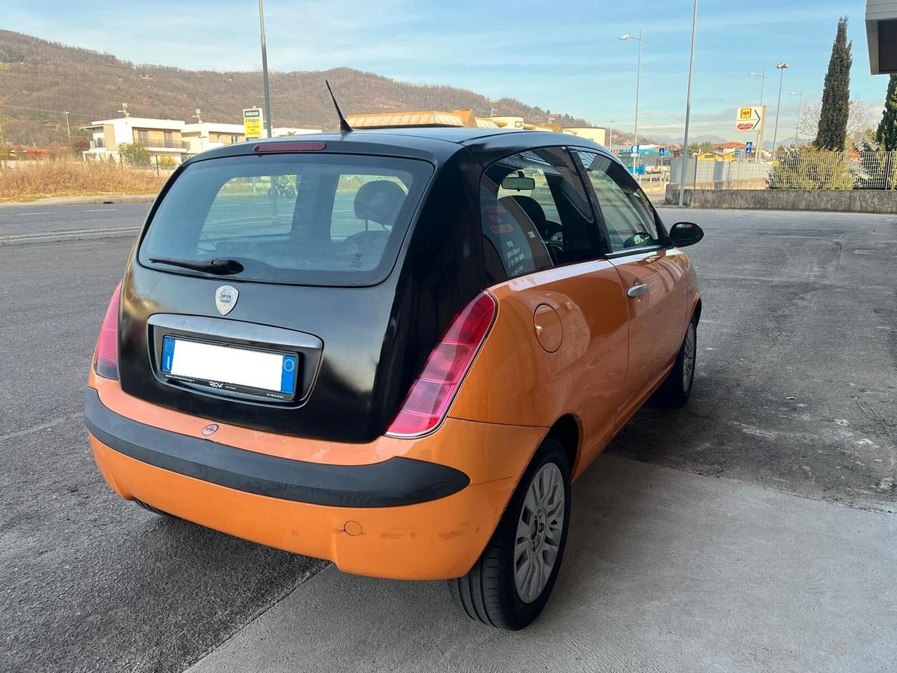 Lancia Ypsilon Ypsilon 1.2 16v Momo Design