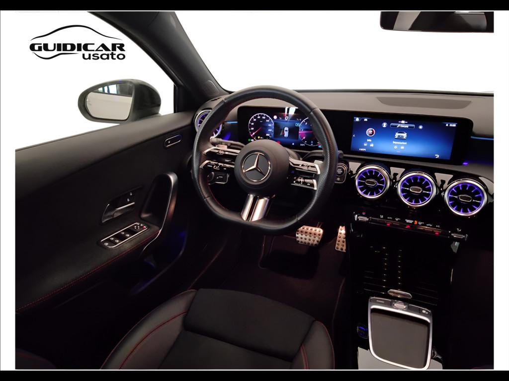 Mercedes-Benz Classe A - W177 2018 - A 180 d AMG LINE Premium