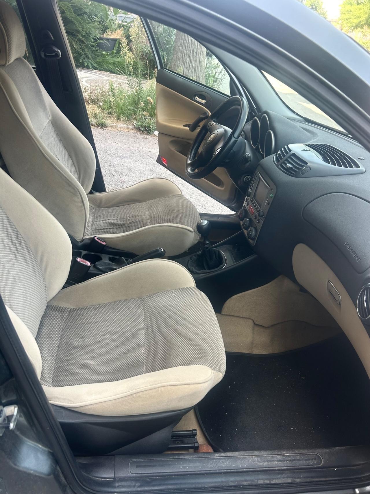 Alfa Romeo 147 1.9 JTD (115 CV) cat 5p. Distinctive