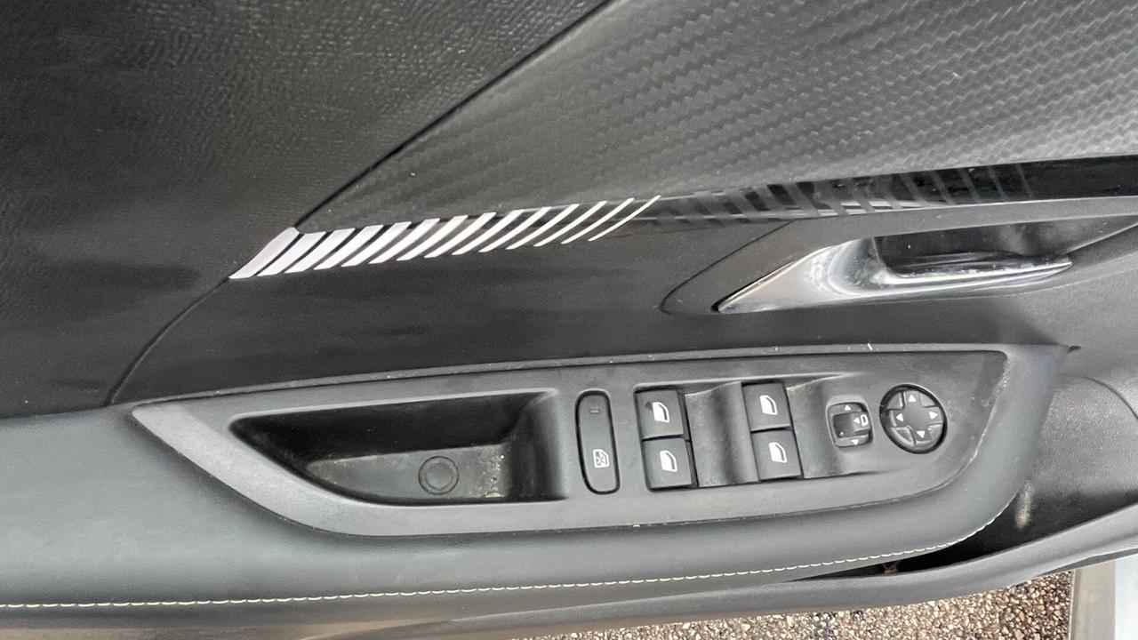 Peugeot 208 PureTechAllure (incidentata)